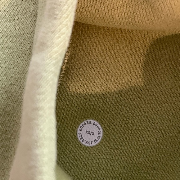 Lululemon Scuba Oversized Funnel Neck Half Zip
Wasabi size XS /S - Picture 8 of 9
